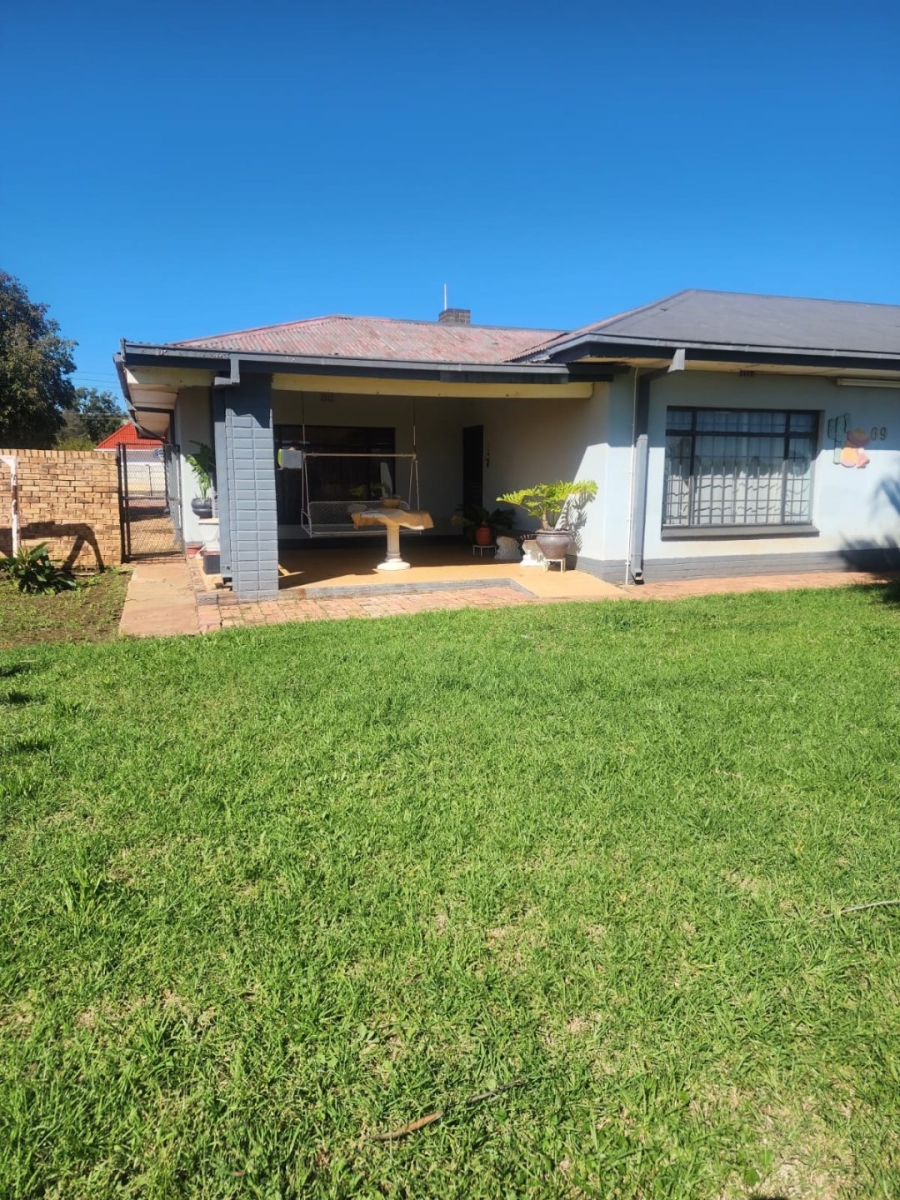 5 Bedroom Property for Sale in Meiringspark North West